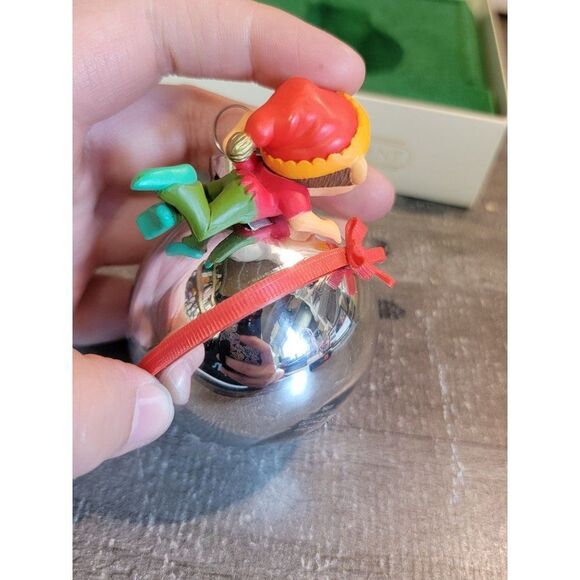 Hallmark 1981 elf Peeking ornament Xmas decor - Picture 3 of 4